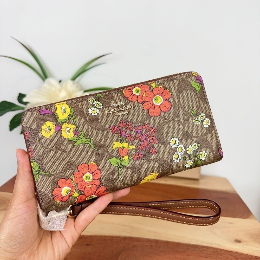 NWT Coach Boxed Long Zip Around Wallet In Signature Canvas With Floral Print - Picture 5 of 8